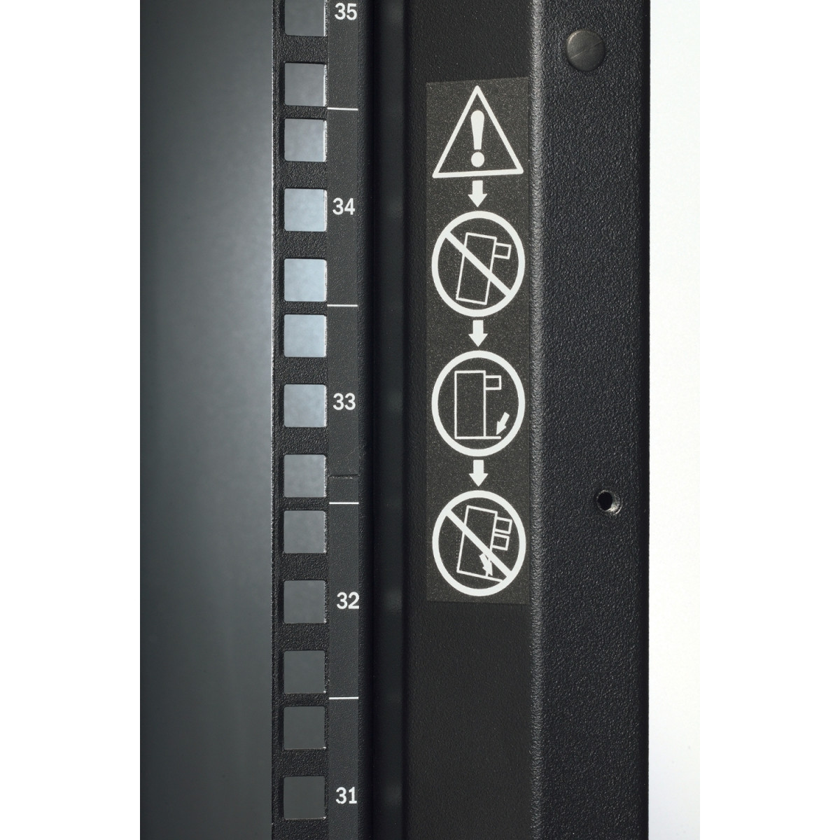 SX 42U 750W x 1070D Rack W/out Sides Blk