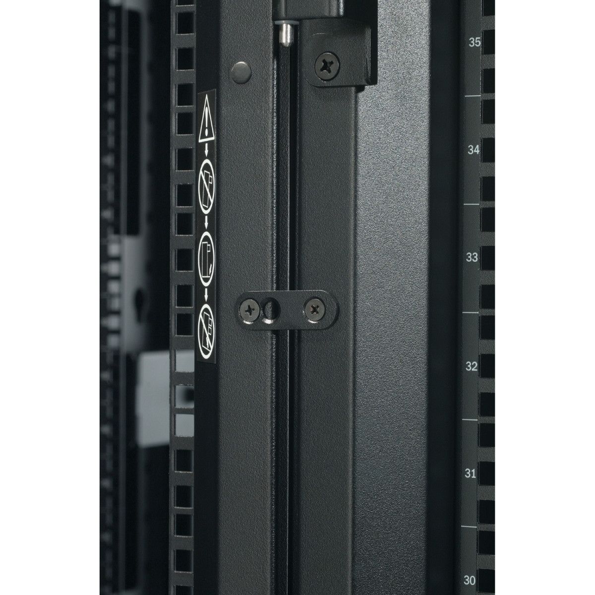 SX 42U 750W x 1070D Rack W/out Sides Blk