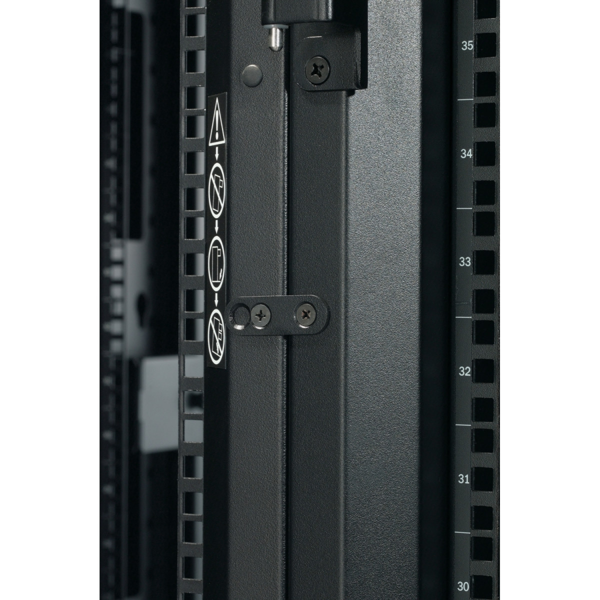 SX 42U 750W x 1070D Rack W/out Sides Blk