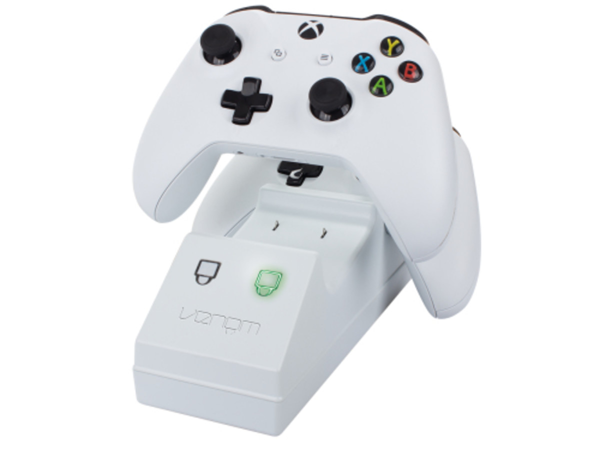 XB1 WHITE S TWIN BATTERY PACK AND STAND