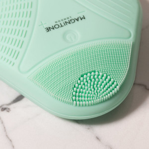 XOXO SoftTouch Cleansing Brush - Green